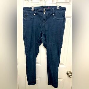 Torrid Dark Wash Jegging size 18S